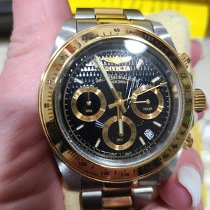 Mens/Watch. Smaller dial. Can be worn by a woman.